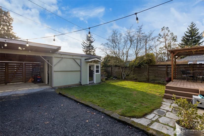 Property photo for 335 N 104th Street, Seattle photo 17