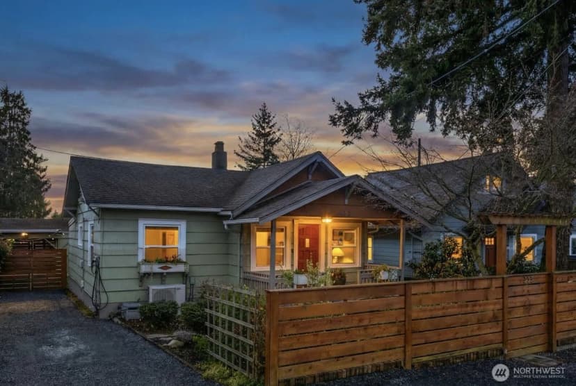 Property photo for 335 N 104th Street, Seattle photo 3