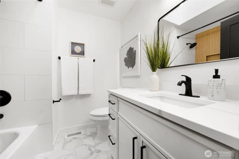 Property photo for 11314 25th Avenue Sw, Seattle photo 14
