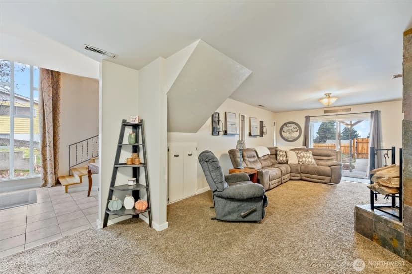 Property photo for 809 N Kenroy Terrace, East Wenatchee photo 18