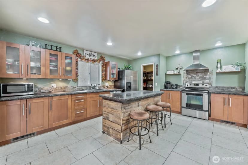 Property photo for 809 N Kenroy Terrace, East Wenatchee photo 8
