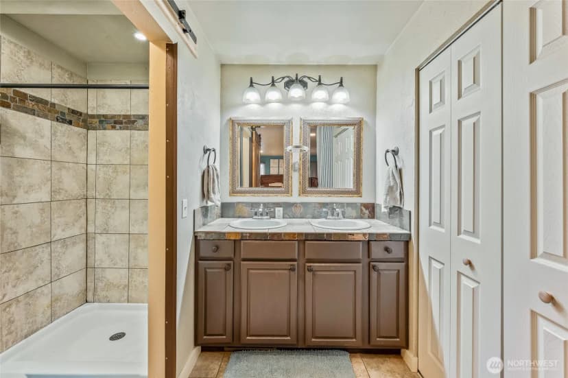 Property photo for 809 N Kenroy Terrace, East Wenatchee photo 15