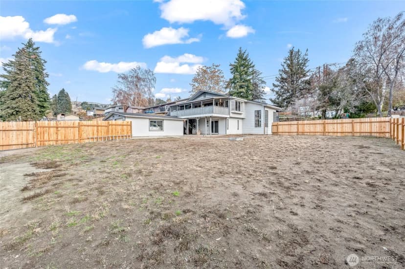 Property photo for 809 N Kenroy Terrace, East Wenatchee photo 31