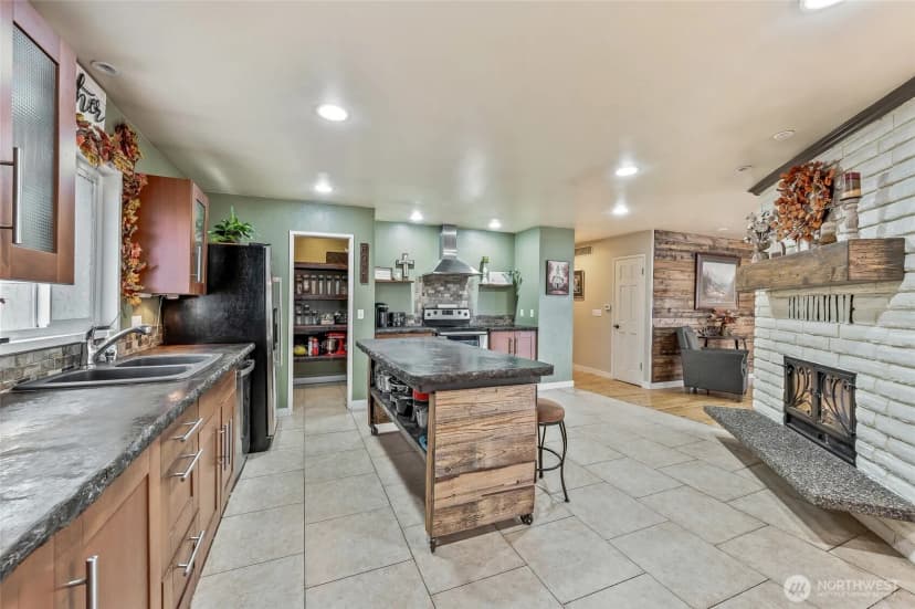 Property photo for 809 N Kenroy Terrace, East Wenatchee photo 9