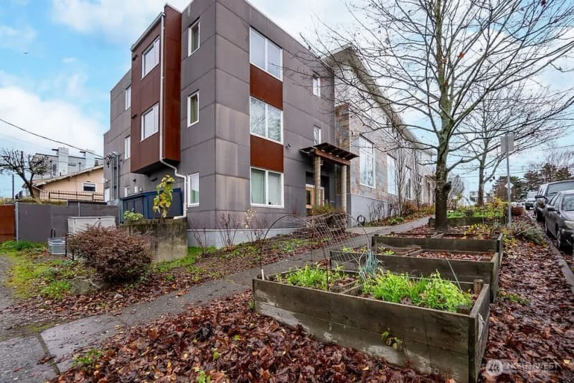 Property photo for 1322 S Bayview, Seattle photo 5