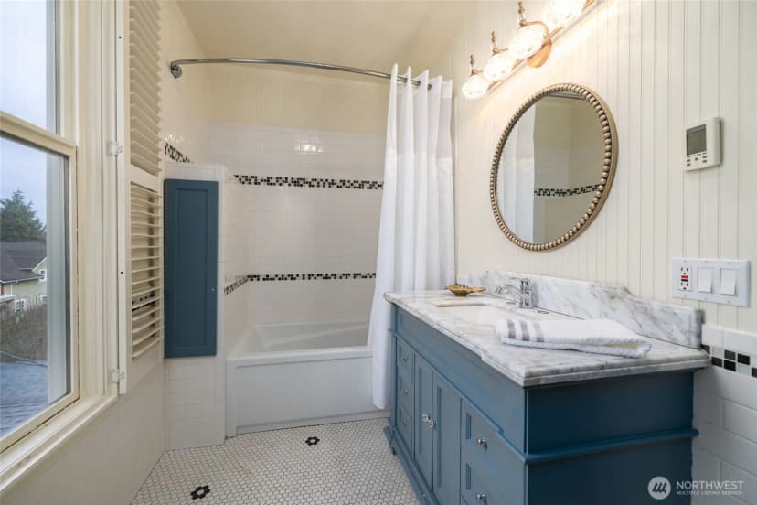 Property photo for 303 Benton Street, La Conner photo 18
