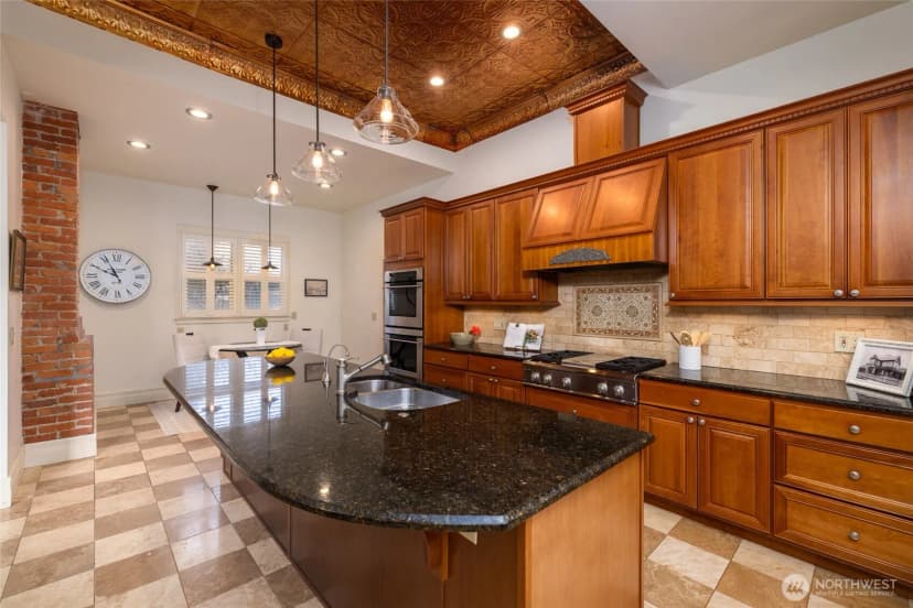 Property photo for 303 Benton Street, La Conner photo 9