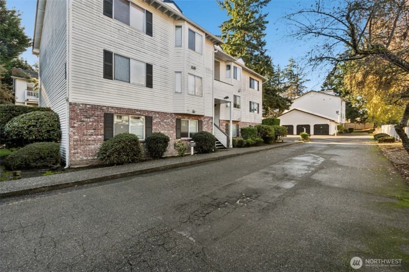 Property photo for 11419 Se 258th St #f302, Kent photo 3