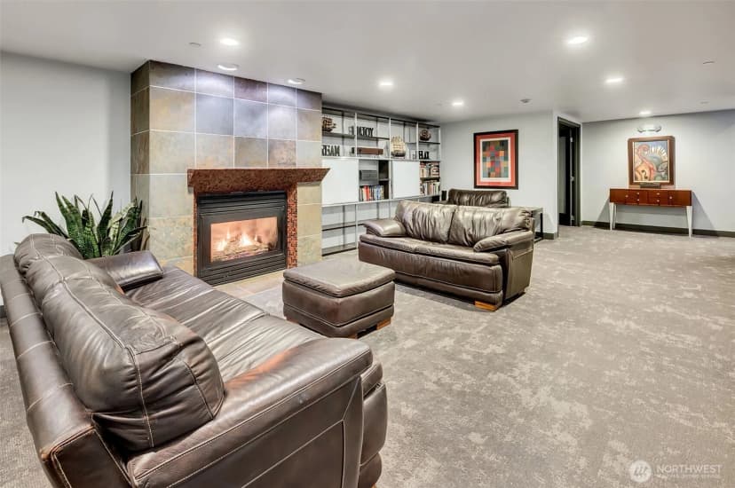 Property photo for 323 Queen Anne Avenue N #408, Seattle photo 31