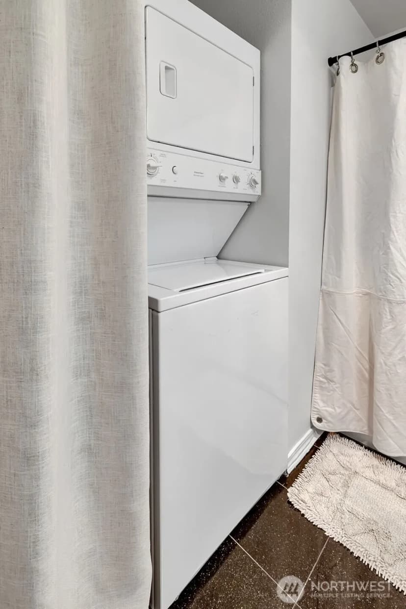 Property photo for 323 Queen Anne Avenue N #408, Seattle photo 19