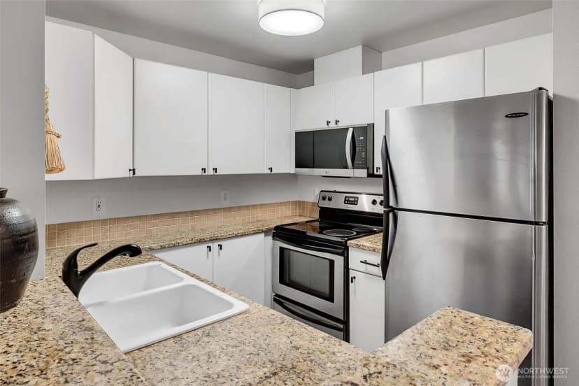Property photo for 323 Queen Anne Avenue N #408, Seattle photo 8