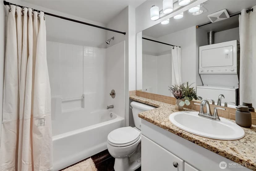 Property photo for 323 Queen Anne Avenue N #408, Seattle photo 18