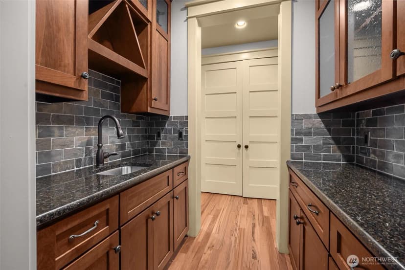Property photo for 16305 Se 37th Street, Bellevue photo 9