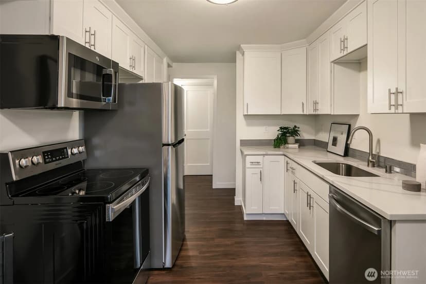 Property photo for 10001 Se 25th Street, Bellevue photo 23