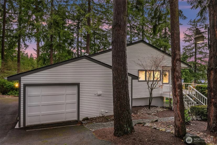 Property photo for 10001 Se 25th Street, Bellevue photo 32