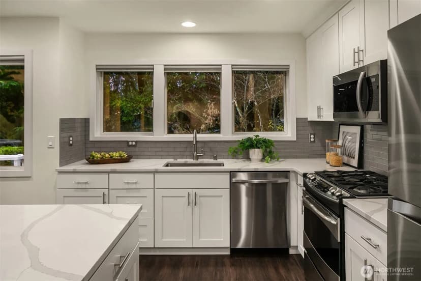 Property photo for 10001 Se 25th Street, Bellevue photo 12