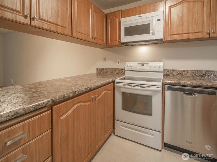 Property photo for 14527 Ne 40th Street #g204, Bellevue photo 3