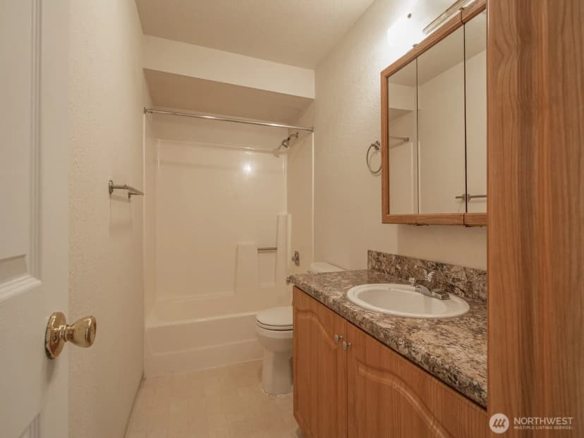 Property photo for 14527 Ne 40th Street #g204, Bellevue photo 13