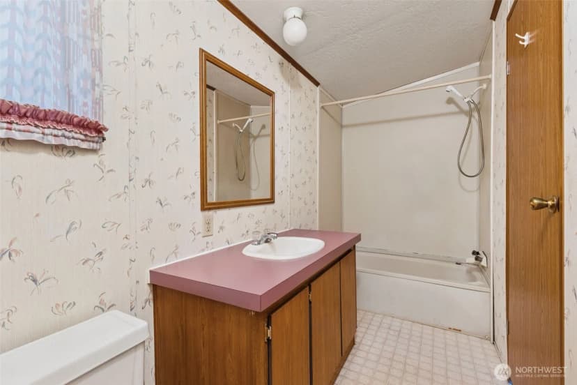 Property photo for 1612 W Young Street, Elma photo 16