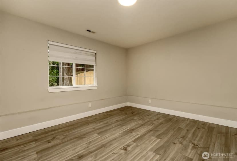 Property photo for 12725 Roosevelt Way Ne, Seattle photo 23