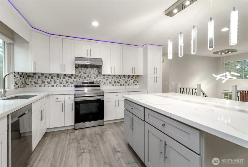 Property photo for 12725 Roosevelt Way Ne, Seattle photo 10