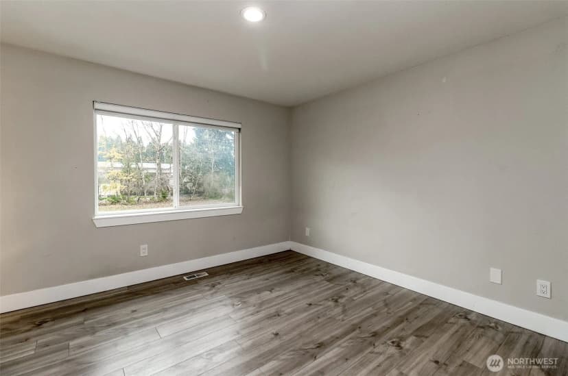 Property photo for 12725 Roosevelt Way Ne, Seattle photo 15