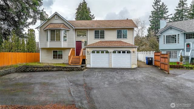 Property photo for 12725 Roosevelt Way Ne, Seattle