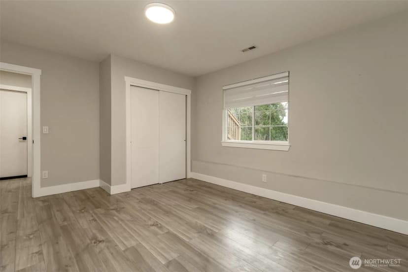 Property photo for 12725 Roosevelt Way Ne, Seattle photo 22