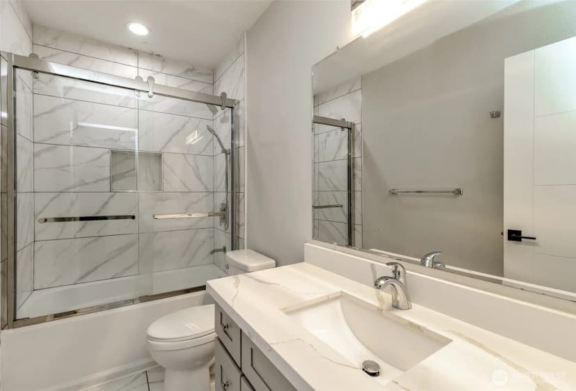 Property photo for 12725 Roosevelt Way Ne, Seattle photo 25