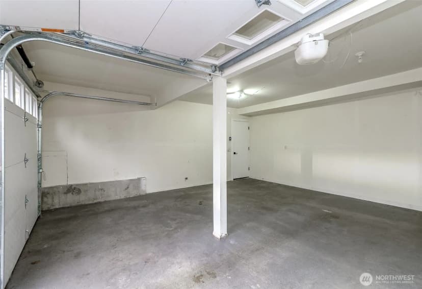 Property photo for 12725 Roosevelt Way Ne, Seattle photo 28