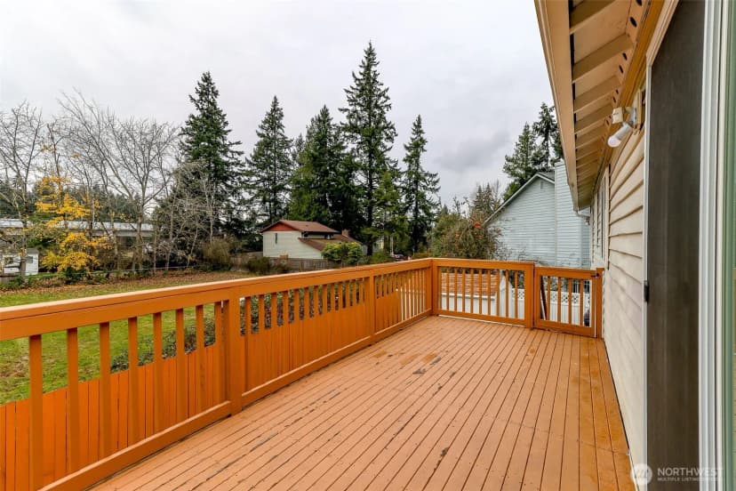 Property photo for 12725 Roosevelt Way Ne, Seattle photo 30