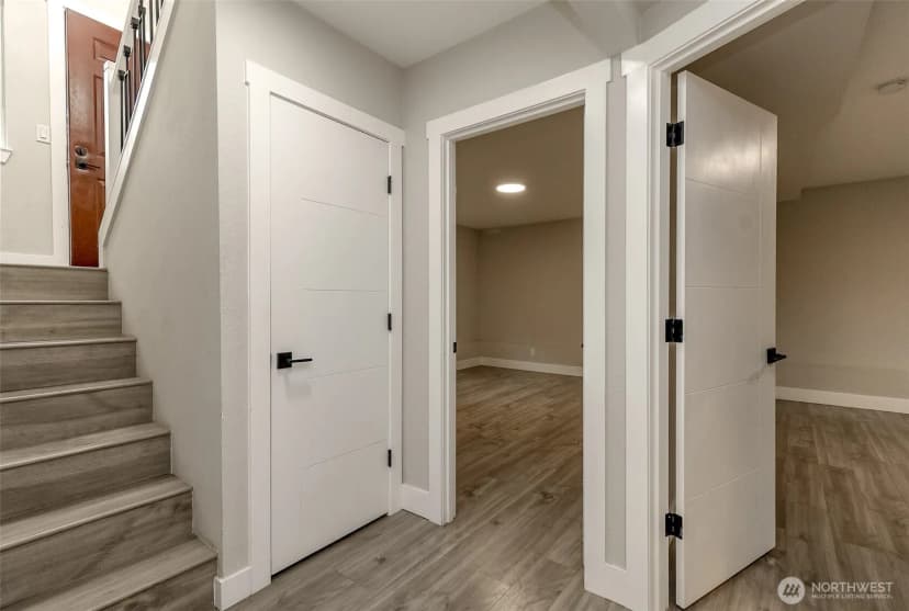Property photo for 12725 Roosevelt Way Ne, Seattle photo 20