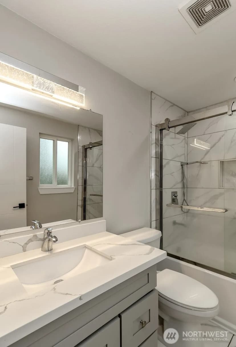 Property photo for 12725 Roosevelt Way Ne, Seattle photo 18