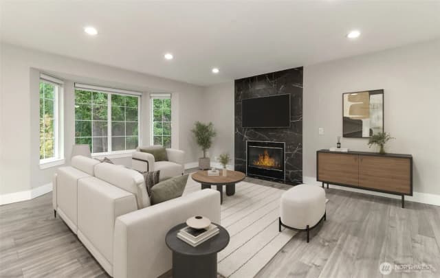 Property photo for 12725 Roosevelt Way Ne, Seattle photo 5