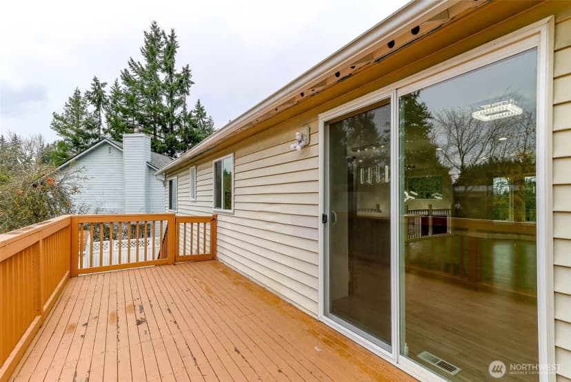 Property photo for 12725 Roosevelt Way Ne, Seattle photo 31