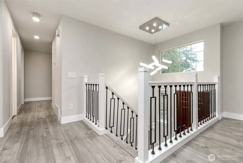 Property photo for 12725 Roosevelt Way Ne, Seattle photo 12