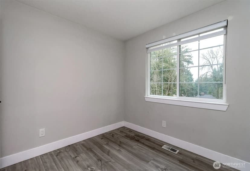 Property photo for 12725 Roosevelt Way Ne, Seattle photo 14