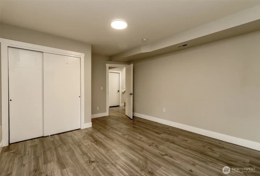 Property photo for 12725 Roosevelt Way Ne, Seattle photo 24