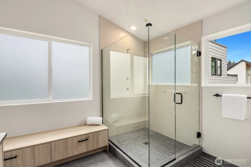 Property photo for 13546 39th Avenue Ne, Seattle photo 23