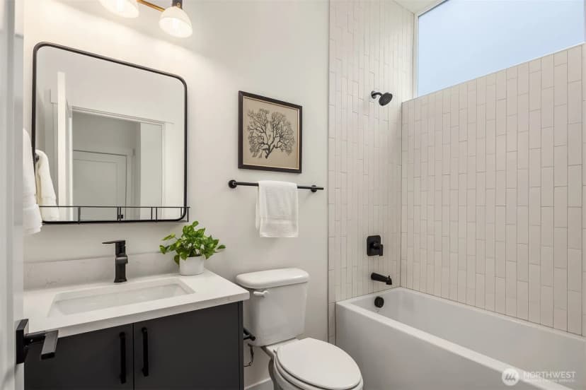 Property photo for 13546 39th Avenue Ne, Seattle photo 6