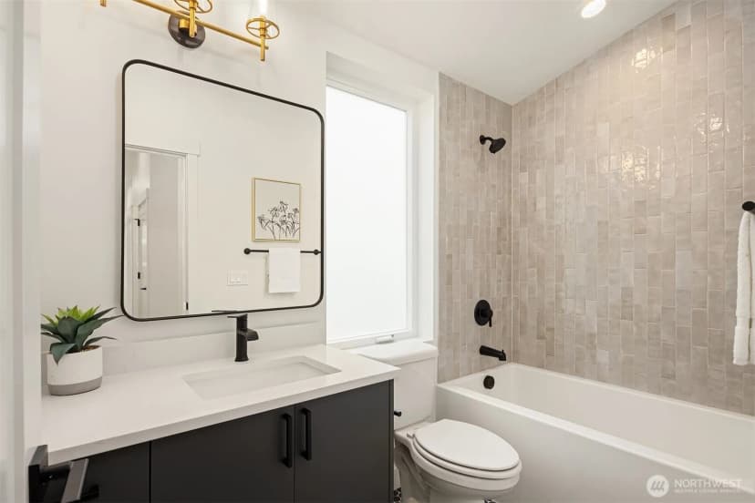 Property photo for 13546 39th Avenue Ne, Seattle photo 24