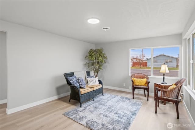 Property photo for 307 3rd Avenue Ne, Quincy photo 3
