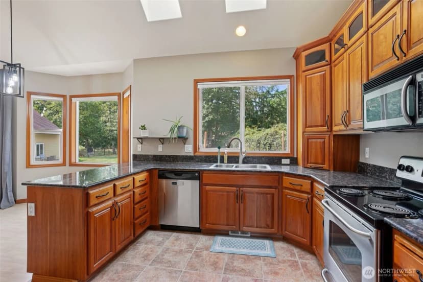 Property photo for 12619 240th Street Court E, Graham photo 13