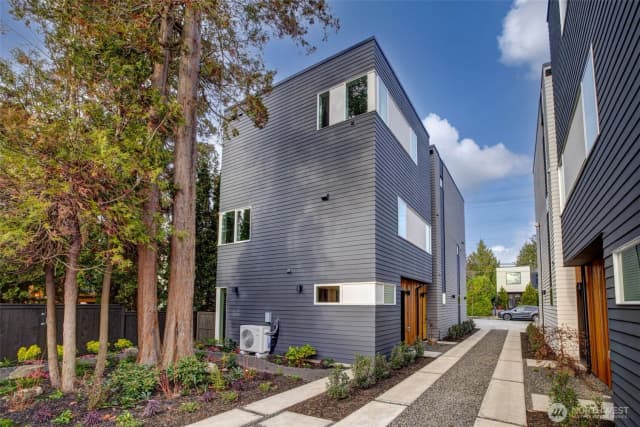 Property photo for 4405 B S Holly Street, Seattle photo 3