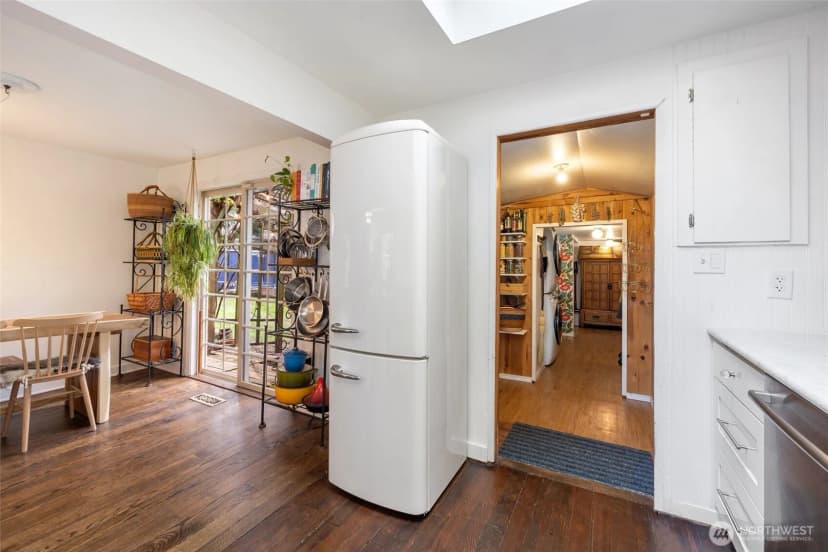 Property photo for 1018 Walnut Street, Edmonds photo 11