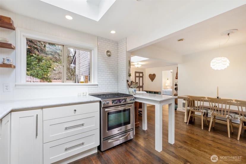 Property photo for 1018 Walnut Street, Edmonds photo 8