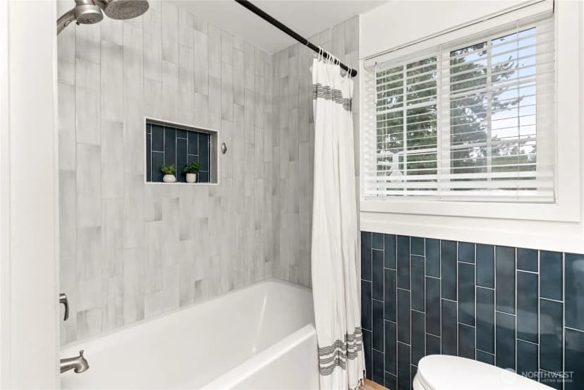 Property photo for 20237 13th Avenue S, Sea Tac photo 28