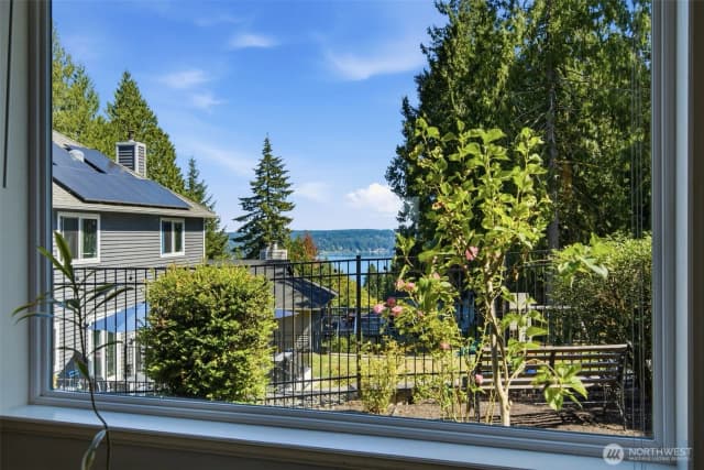 Property photo for 6494 Windward Place Nw, Bremerton photo 4