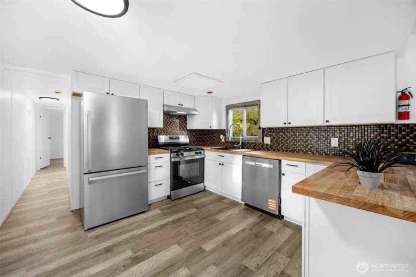 Property photo for 14322 Admiralty Way #8, Lynnwood photo 3