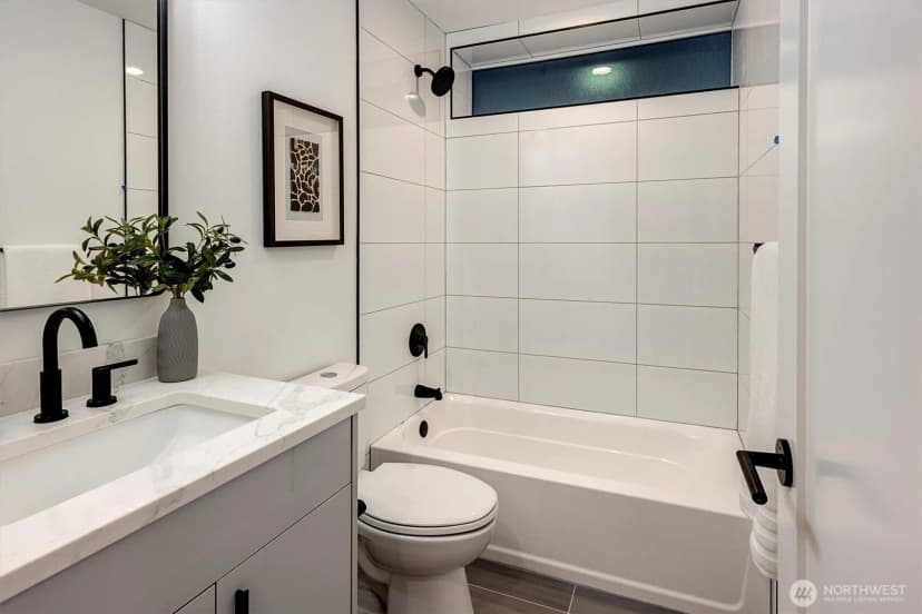 Property photo for 1421 19th Avenue #a, Seattle photo 11